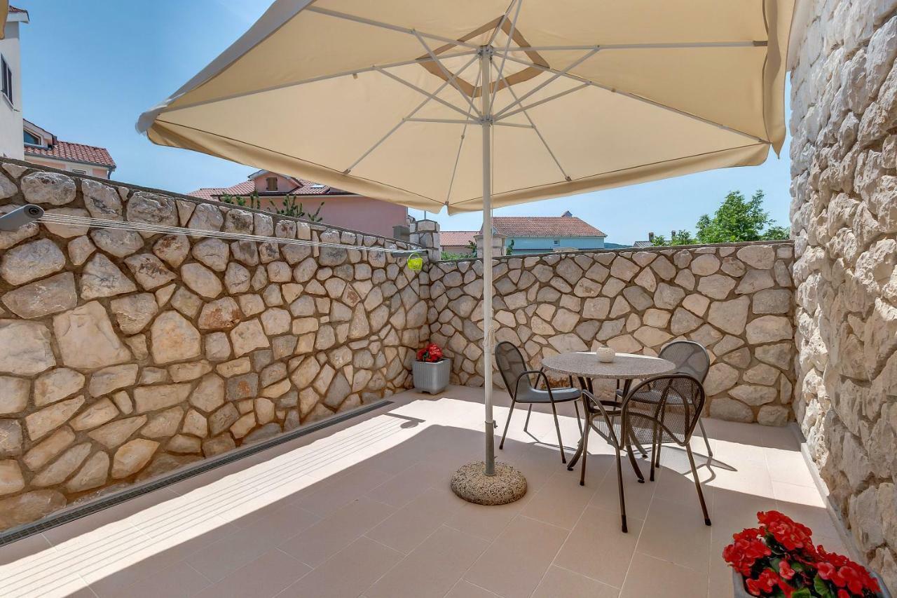 Apartments Eva Cres Exterior foto