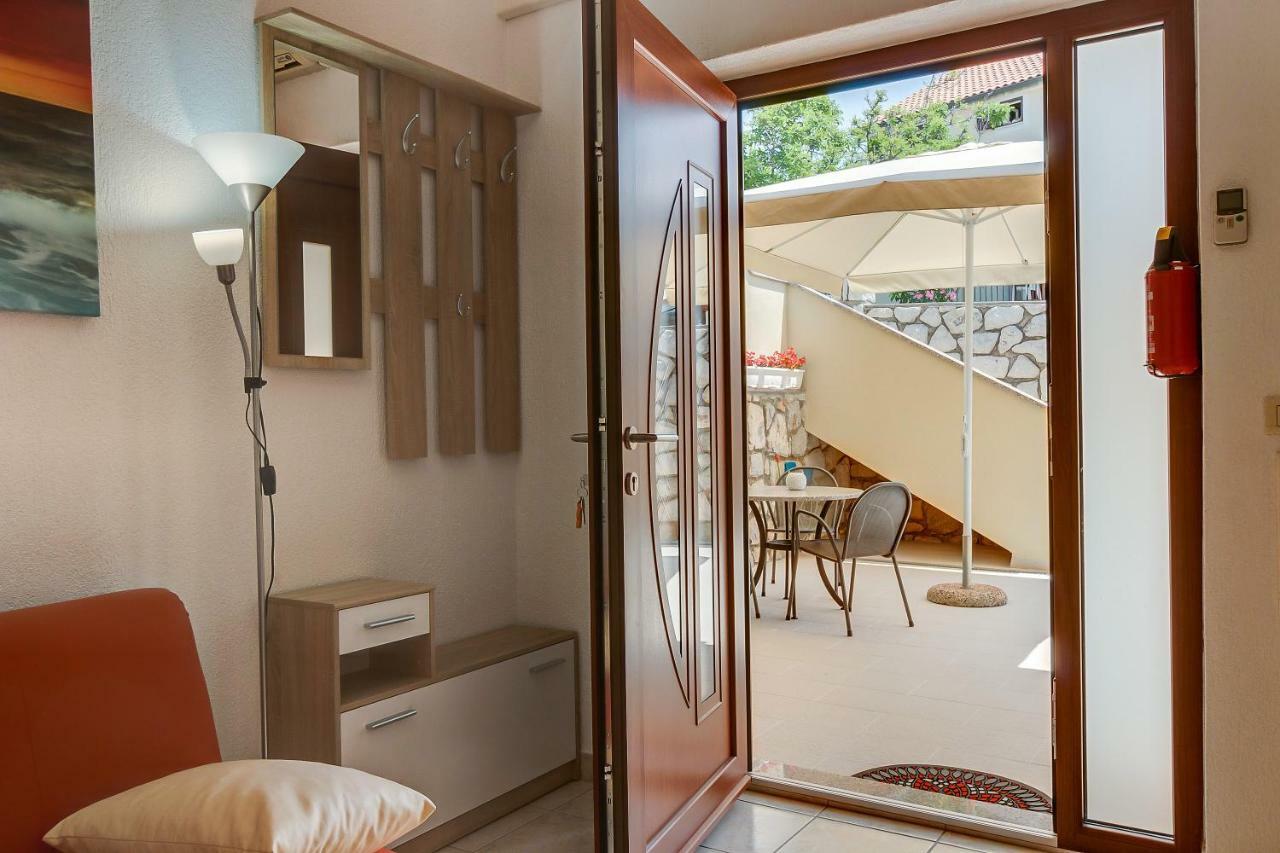 Apartments Eva Cres Exterior foto