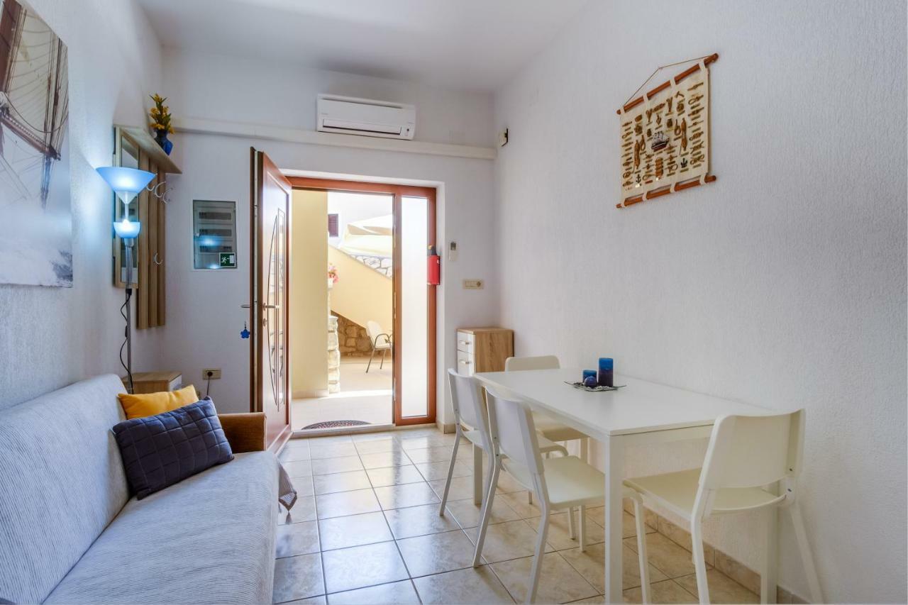 Apartments Eva Cres Exterior foto