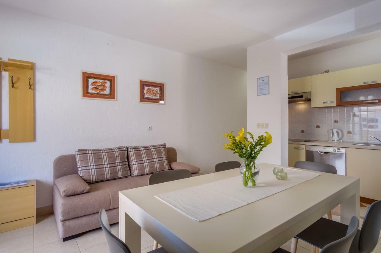 Apartments Eva Cres Exterior foto